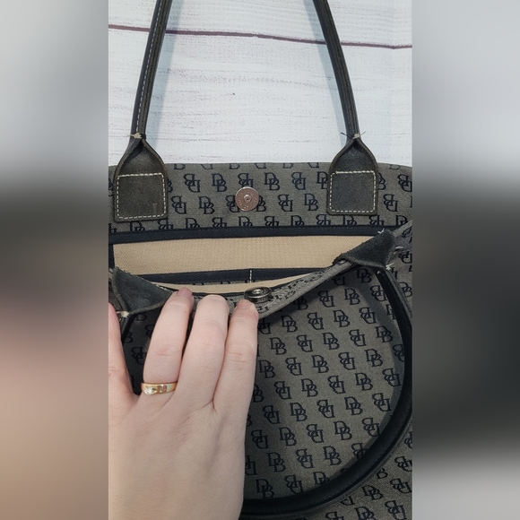 EUC Dooney and Bourke leather and canvas Monogram shoulder bag - Picture 9 of 16